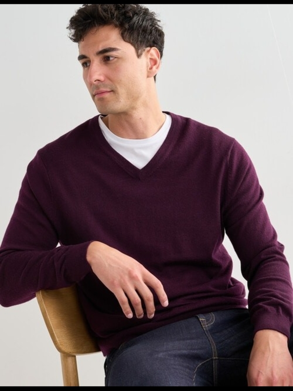 Banana Republic Men's V-Neck Sweater in Plum